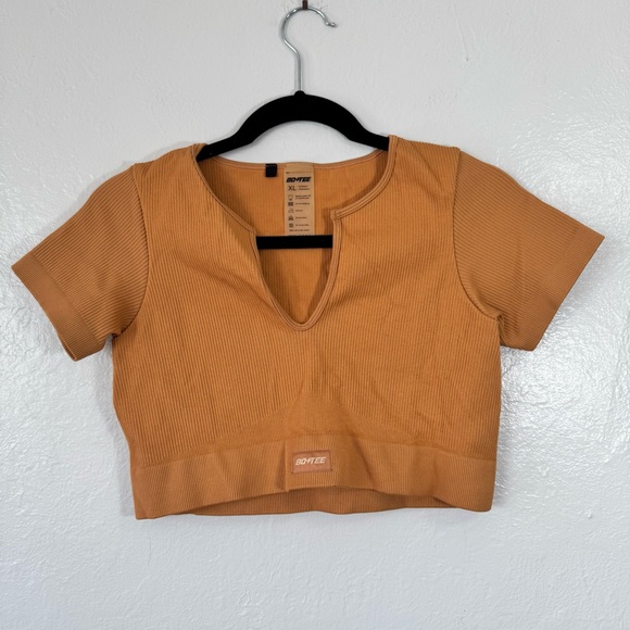 Bo+Tee Game On Ribbed Crop Top - Picture 2 of 10